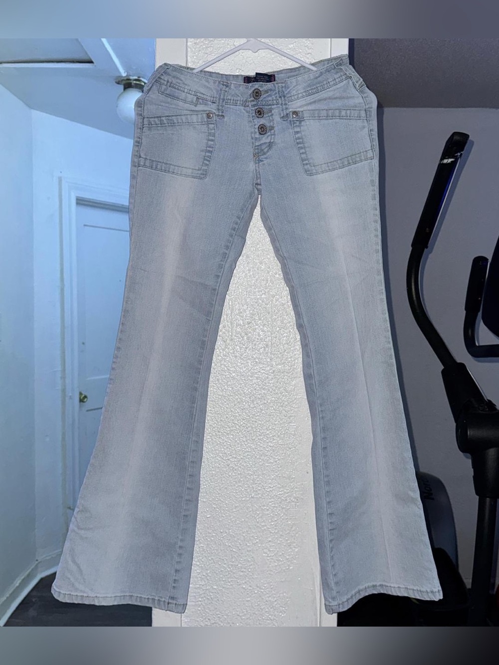 Light Wash Women's Flared Jeans - Casual Everyday Style